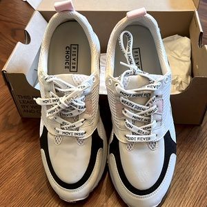 !NEW! Women’s FIEVER boutique sneakers